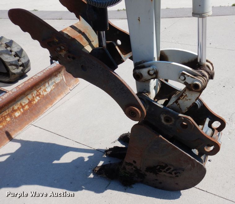 image for item DQ7332 2019 Takeuchi TB216  mini excavator