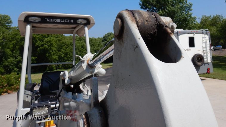 image for item DQ7332 2019 Takeuchi TB216  mini excavator