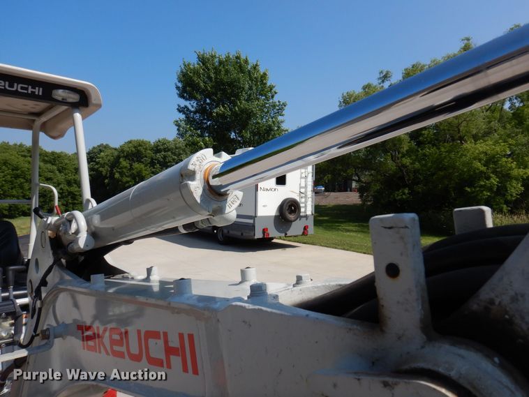 image for item DQ7332 2019 Takeuchi TB216  mini excavator