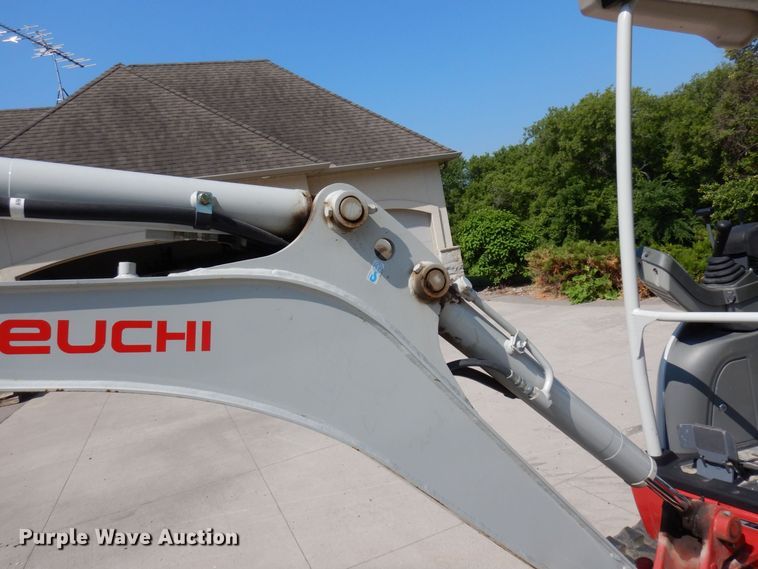image for item DQ7332 2019 Takeuchi TB216  mini excavator