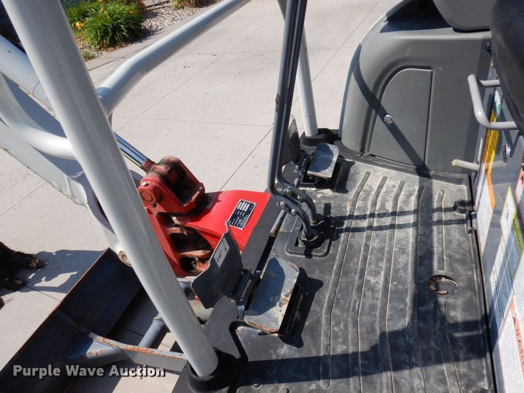 image for item DQ7332 2019 Takeuchi TB216  mini excavator