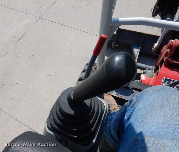 image for item DQ7332 2019 Takeuchi TB216  mini excavator