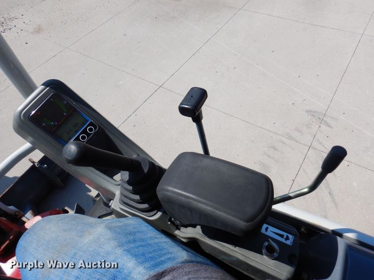 image for item DQ7332 2019 Takeuchi TB216  mini excavator