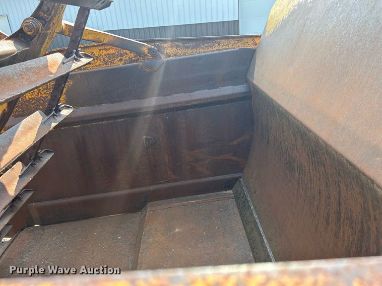 image for item DR4729 1976 Caterpillar 613  elevating scraper