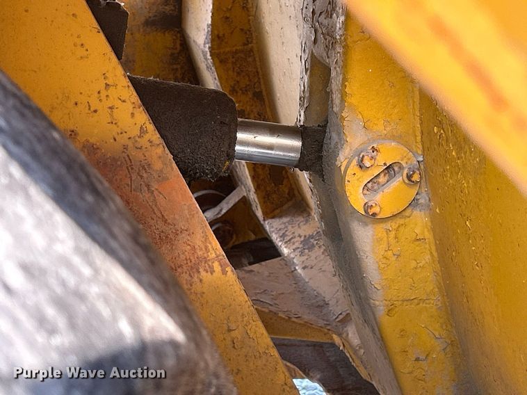 image for item DR4729 1976 Caterpillar 613  elevating scraper