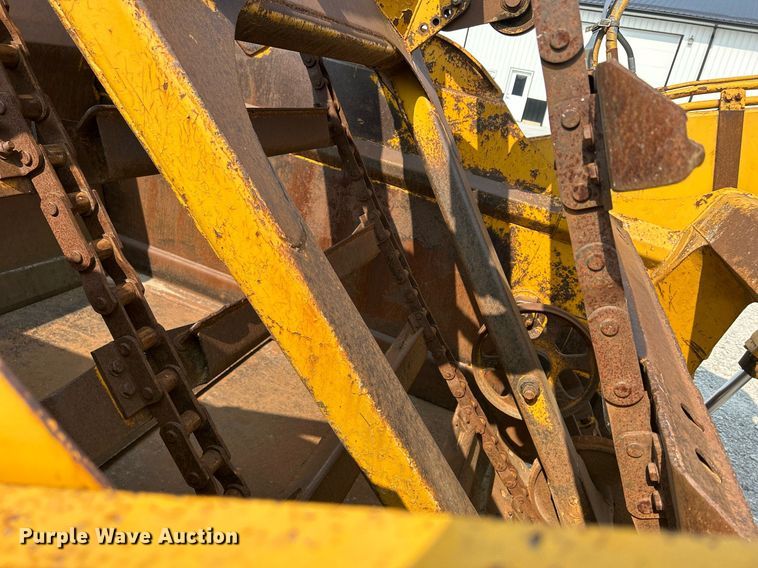 image for item DR4729 1976 Caterpillar 613  elevating scraper
