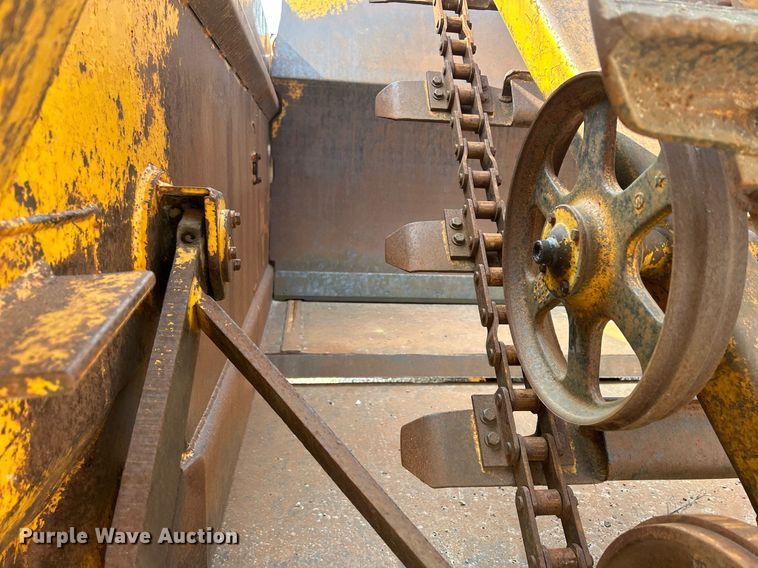 image for item DR4729 1976 Caterpillar 613  elevating scraper