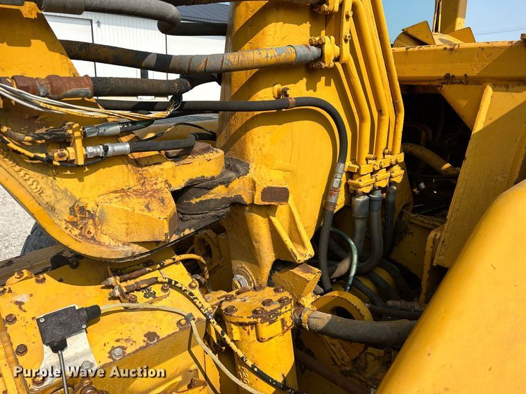 image for item DR4729 1976 Caterpillar 613  elevating scraper