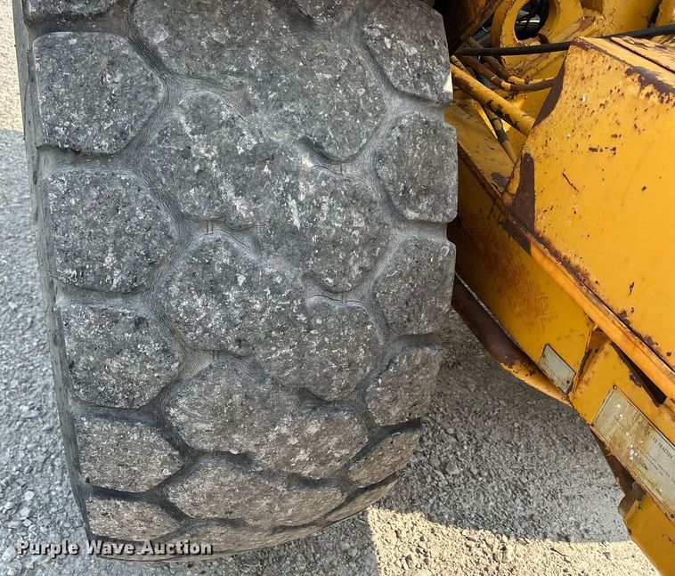 image for item DR4729 1976 Caterpillar 613  elevating scraper