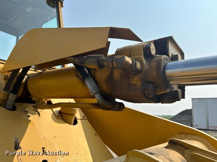 image for item DR4730 1984 Caterpillar 953  track loader