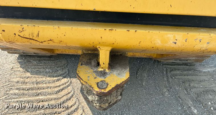 image for item DR4730 1984 Caterpillar 953  track loader