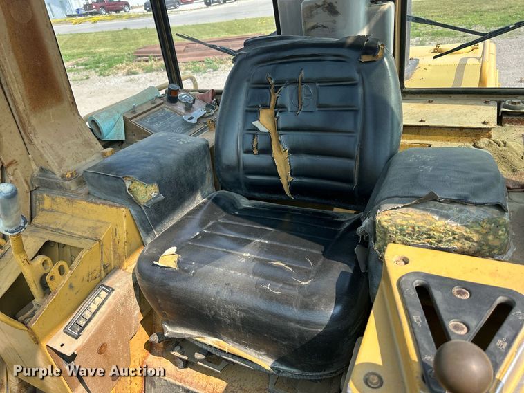 image for item DR4730 1984 Caterpillar 953  track loader