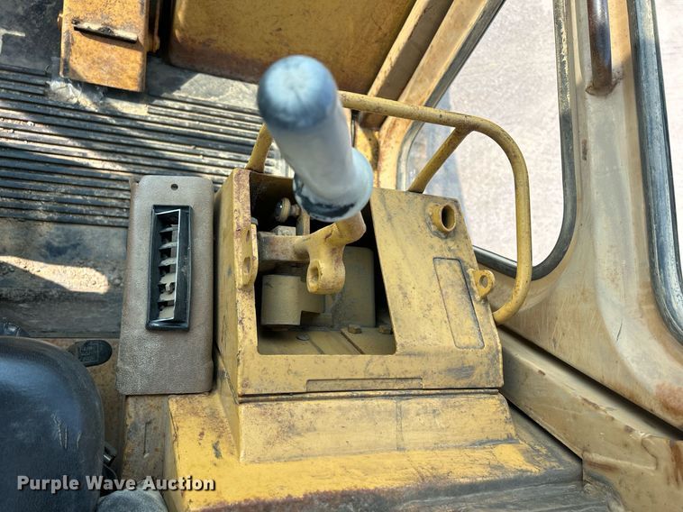 image for item DR4730 1984 Caterpillar 953  track loader