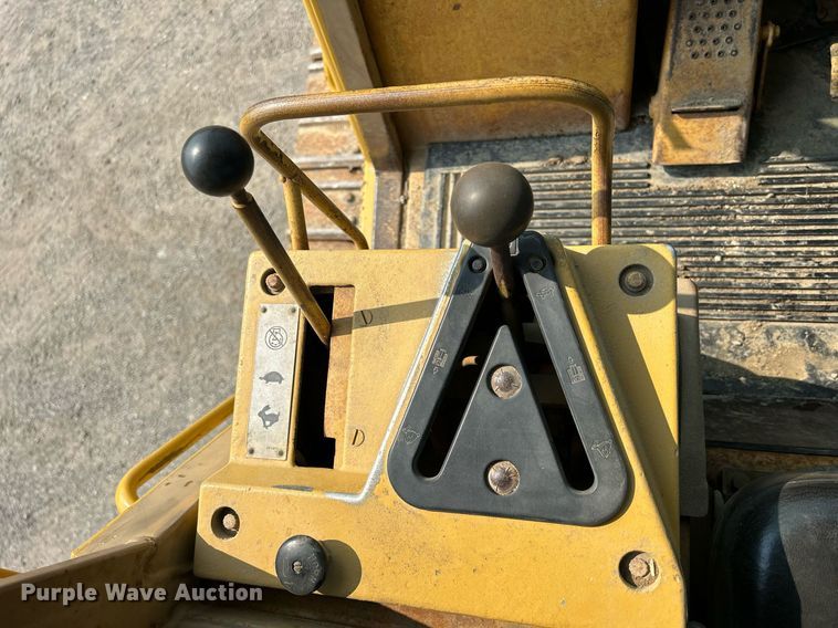 image for item DR4730 1984 Caterpillar 953  track loader