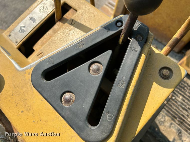 image for item DR4730 1984 Caterpillar 953  track loader