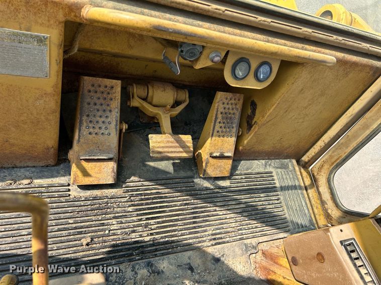 image for item DR4730 1984 Caterpillar 953  track loader