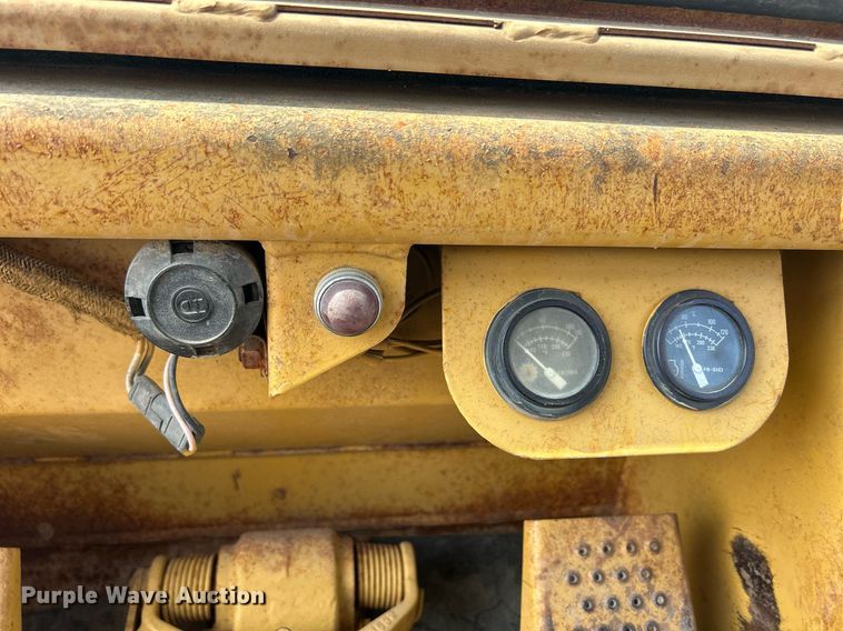 image for item DR4730 1984 Caterpillar 953  track loader