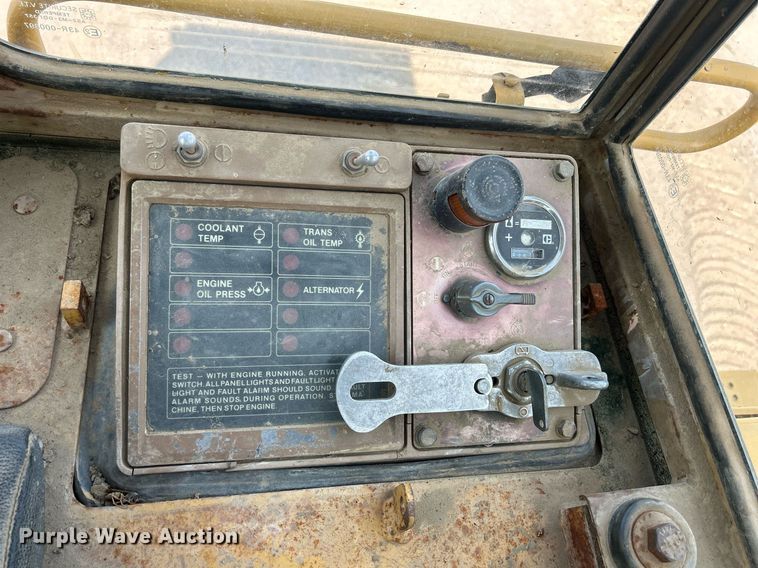 image for item DR4730 1984 Caterpillar 953  track loader