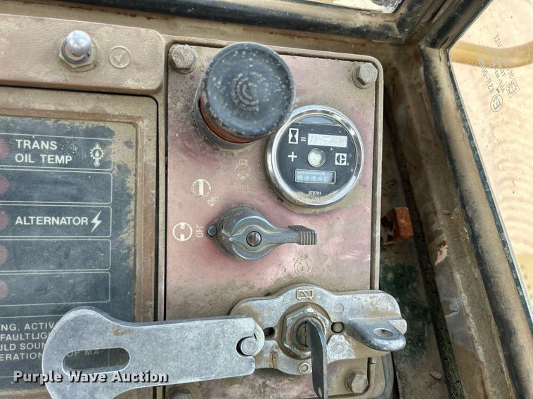 image for item DR4730 1984 Caterpillar 953  track loader