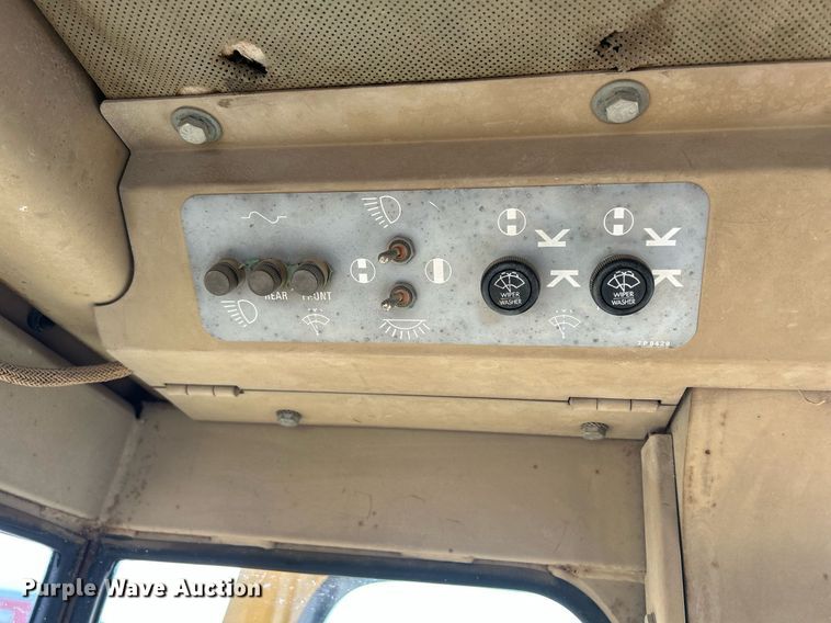 image for item DR4730 1984 Caterpillar 953  track loader