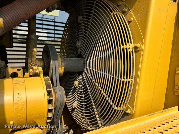 image for item DR4730 1984 Caterpillar 953  track loader