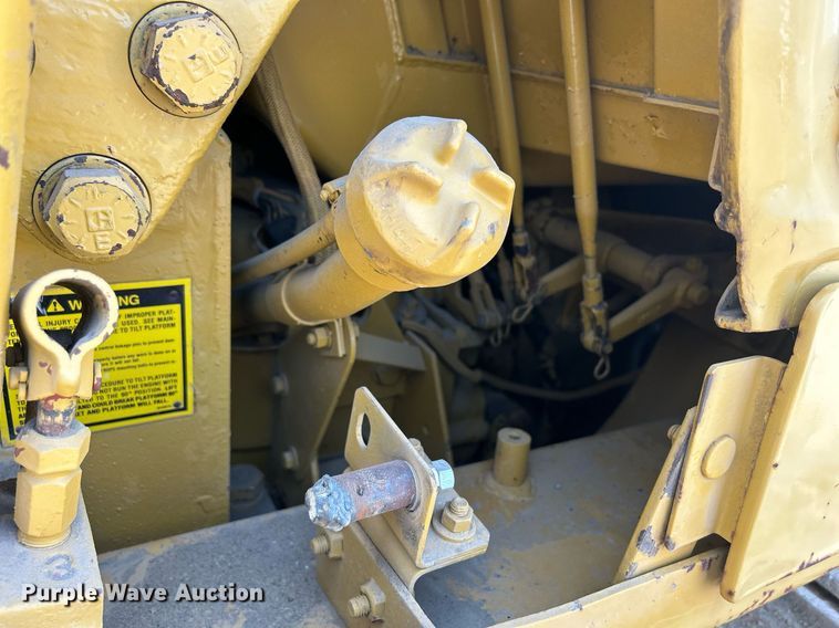 image for item DR4730 1984 Caterpillar 953  track loader