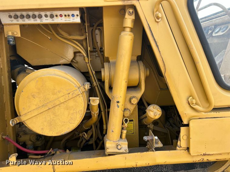 image for item DR4730 1984 Caterpillar 953  track loader