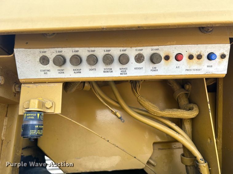 image for item DR4730 1984 Caterpillar 953  track loader