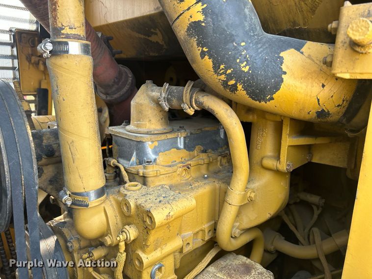 image for item DR4730 1984 Caterpillar 953  track loader