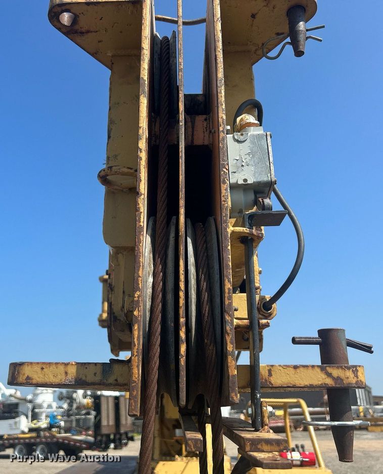 image for item DR4739 Broderson 1C2002B  crane