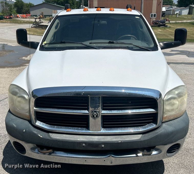 image for item DR4747 2006 Dodge Ram 3500  flatbed pickup truck