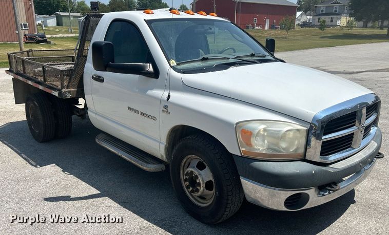 image for item DR4747 2006 Dodge Ram 3500  flatbed pickup truck