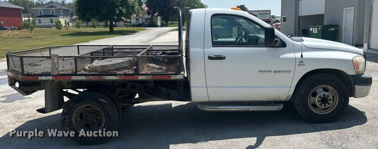 image for item DR4747 2006 Dodge Ram 3500  flatbed pickup truck