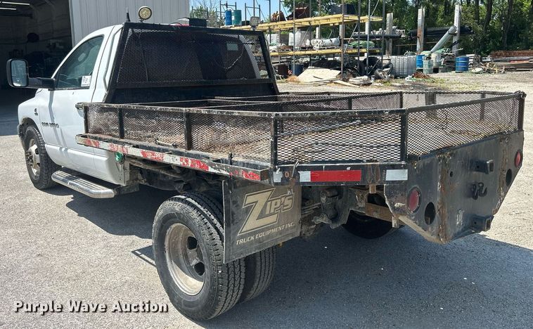 image for item DR4747 2006 Dodge Ram 3500  flatbed pickup truck