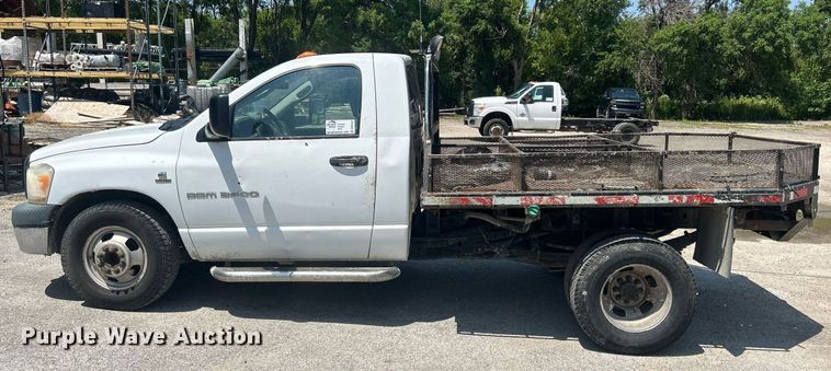 image for item DR4747 2006 Dodge Ram 3500  flatbed pickup truck