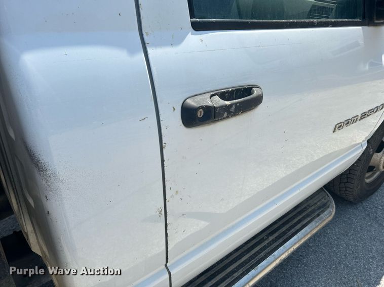 image for item DR4747 2006 Dodge Ram 3500  flatbed pickup truck