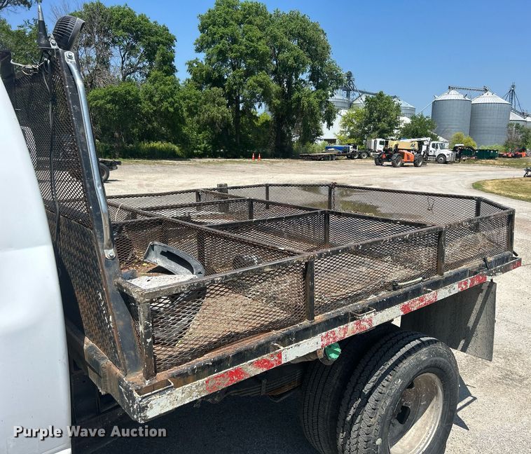 image for item DR4747 2006 Dodge Ram 3500  flatbed pickup truck