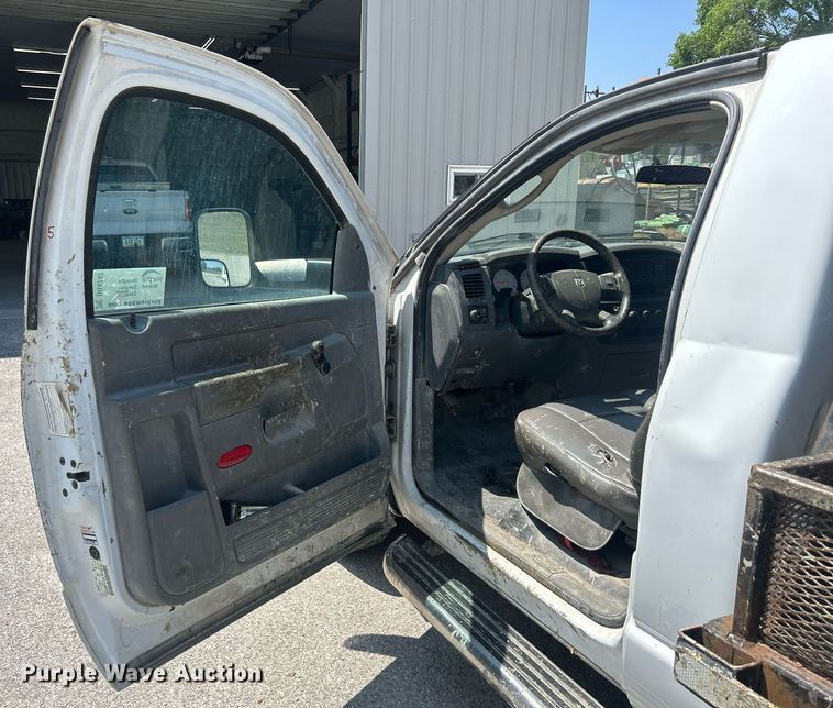 image for item DR4747 2006 Dodge Ram 3500  flatbed pickup truck