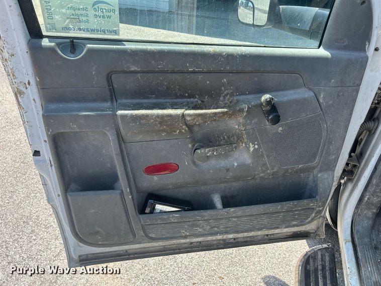 image for item DR4747 2006 Dodge Ram 3500  flatbed pickup truck