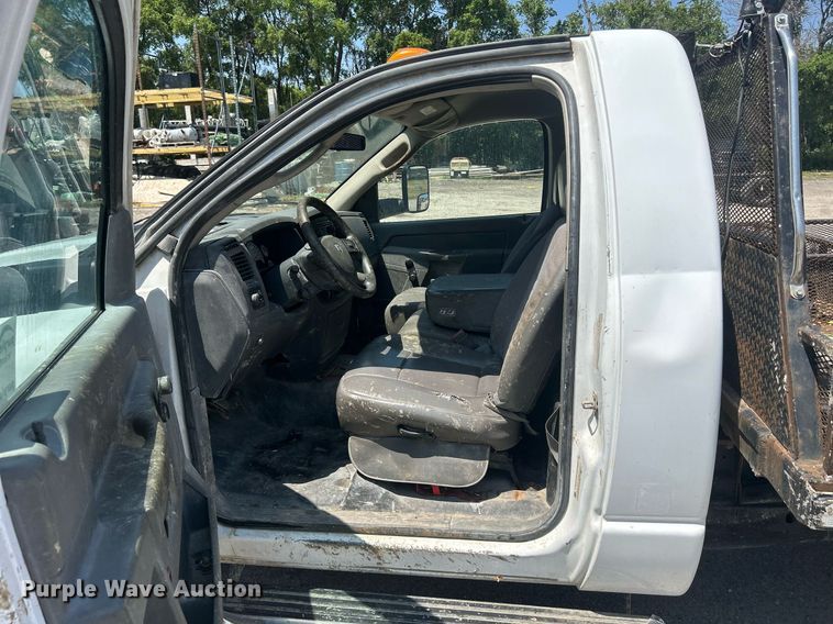 image for item DR4747 2006 Dodge Ram 3500  flatbed pickup truck