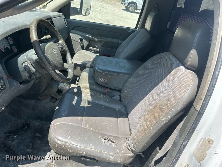 image for item DR4747 2006 Dodge Ram 3500  flatbed pickup truck