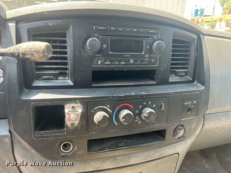 image for item DR4747 2006 Dodge Ram 3500  flatbed pickup truck