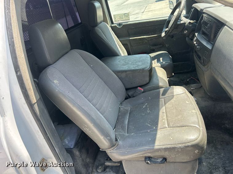 image for item DR4747 2006 Dodge Ram 3500  flatbed pickup truck