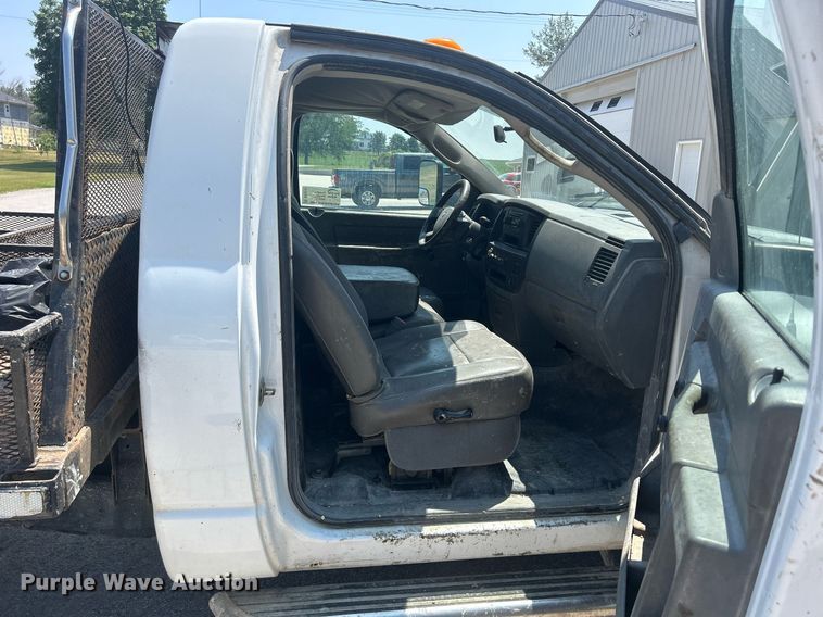 image for item DR4747 2006 Dodge Ram 3500  flatbed pickup truck