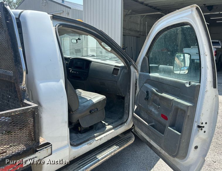 image for item DR4747 2006 Dodge Ram 3500  flatbed pickup truck