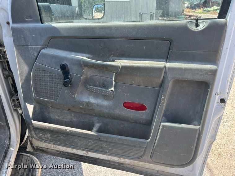 image for item DR4747 2006 Dodge Ram 3500  flatbed pickup truck