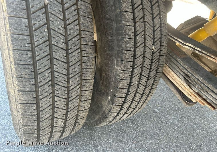 image for item DR4747 2006 Dodge Ram 3500  flatbed pickup truck