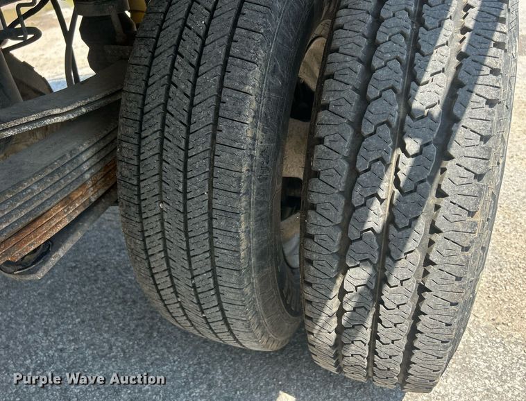 image for item DR4747 2006 Dodge Ram 3500  flatbed pickup truck