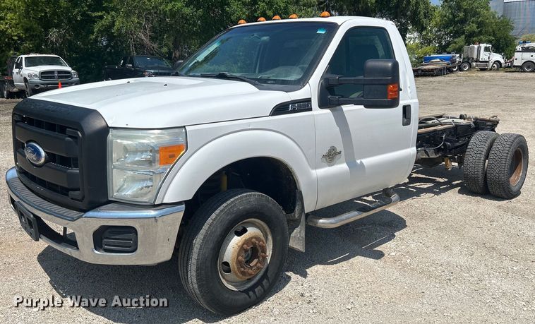 image for item DR4748 2011 Ford F350 Super Duty  pickup truck cab and chassis