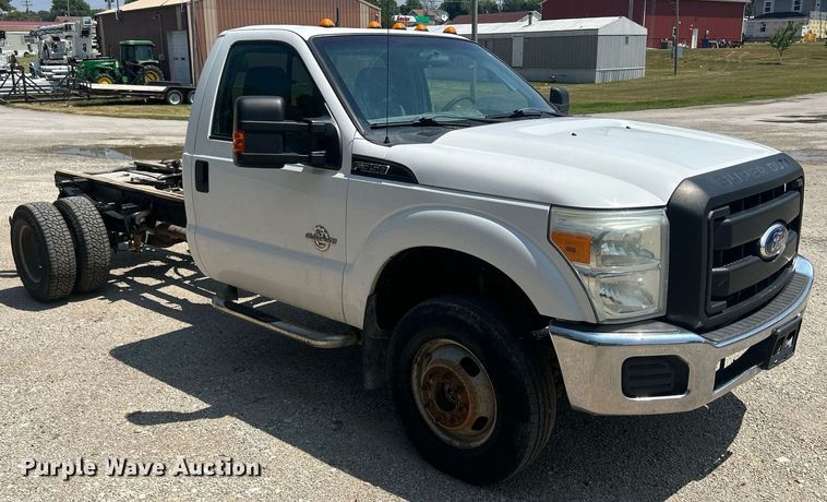 image for item DR4748 2011 Ford F350 Super Duty  pickup truck cab and chassis